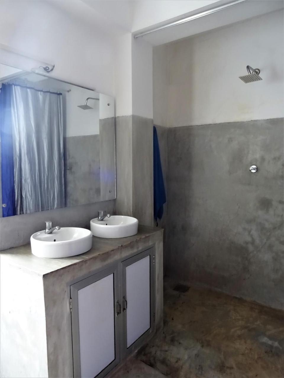Beach Break Surf Hostel Weligama Exterior foto