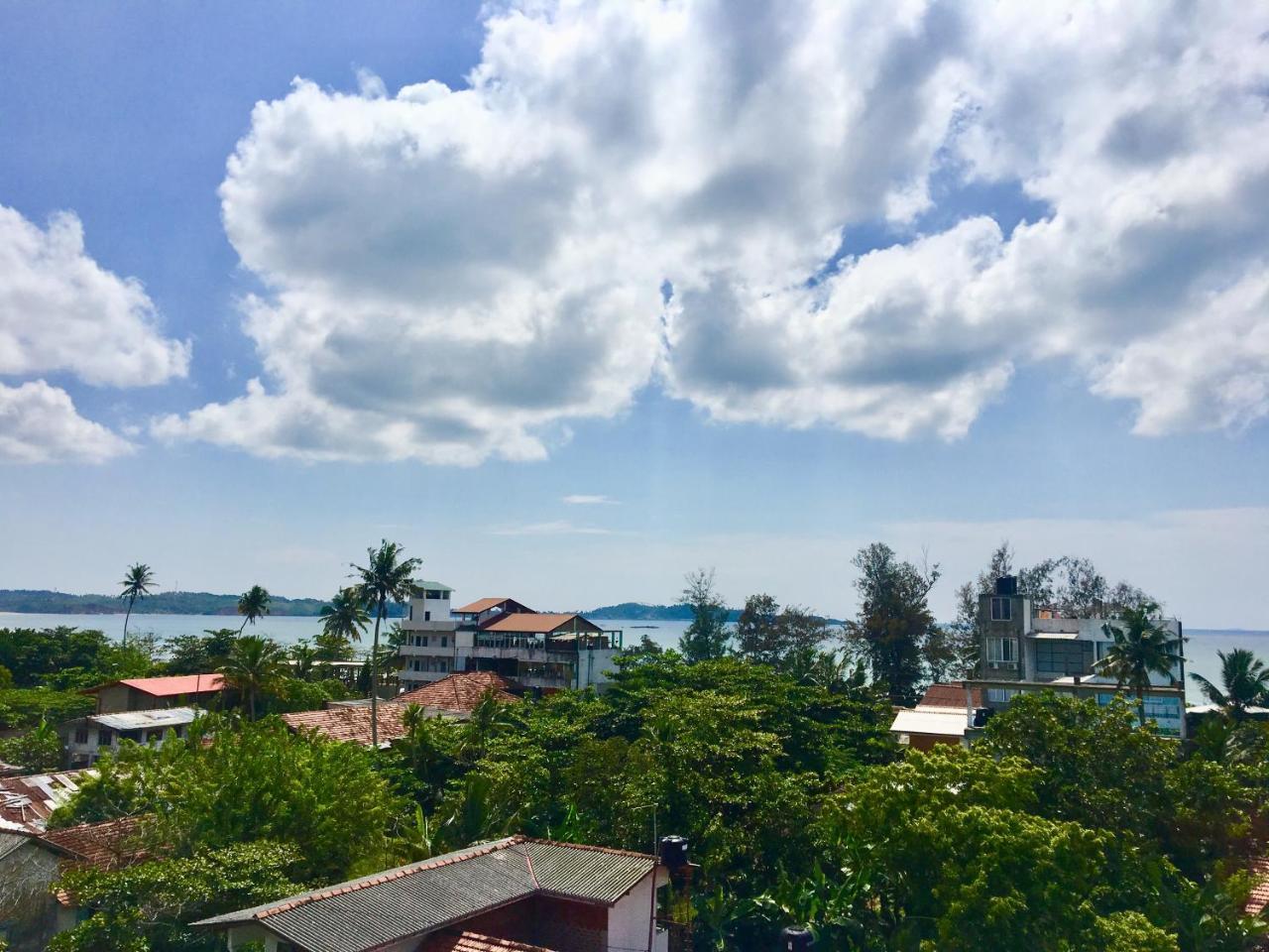 Beach Break Surf Hostel Weligama Exterior foto
