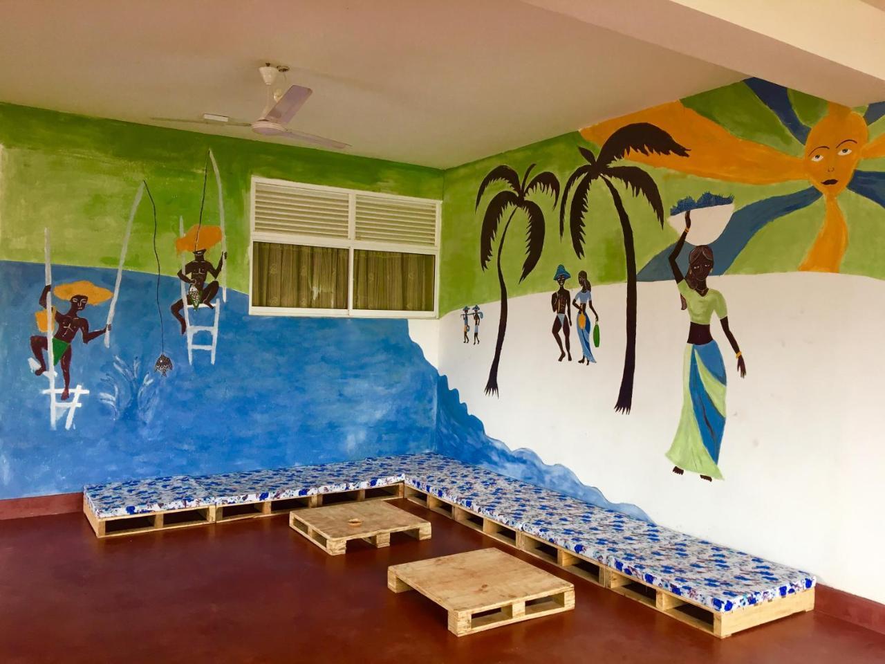 Beach Break Surf Hostel Weligama Exterior foto