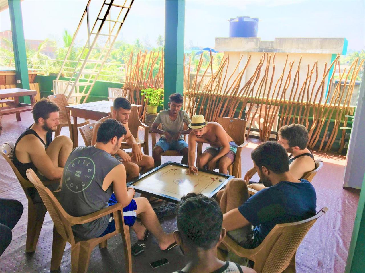 Beach Break Surf Hostel Weligama Exterior foto